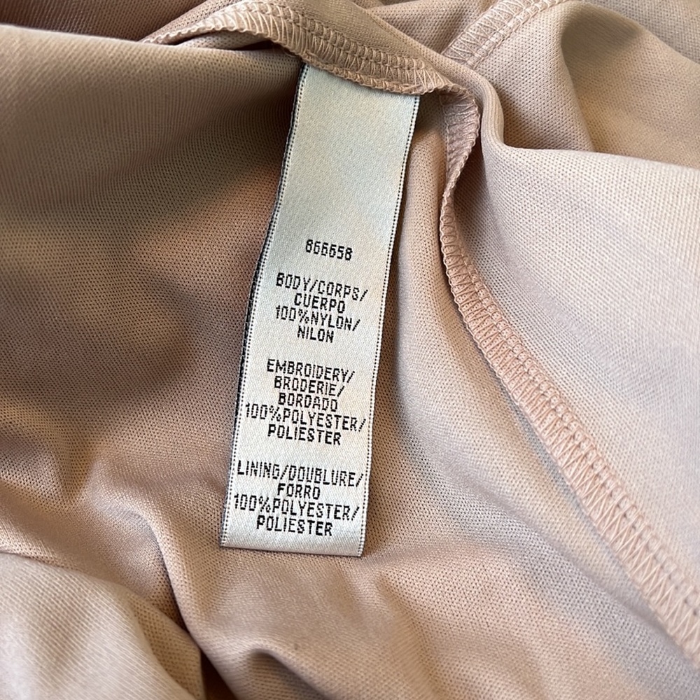 JS Collection Gown - Picture 13 of 14